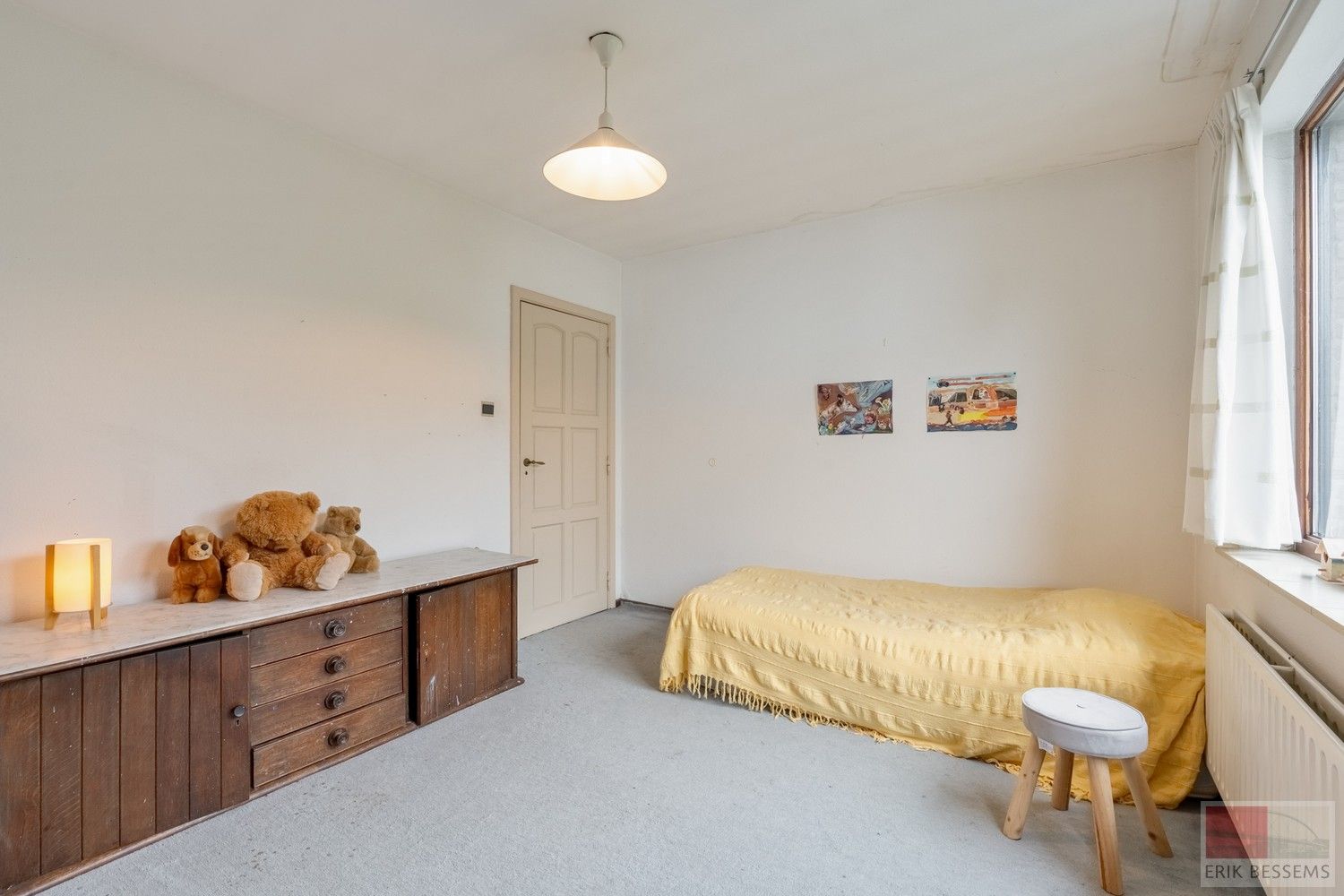 Karaktervolle woning uit 1980 bevindt zich op een perceel van maar liefst 1.399 m² en biedt een bewoonbare oppervlakte van 278 m² foto 19