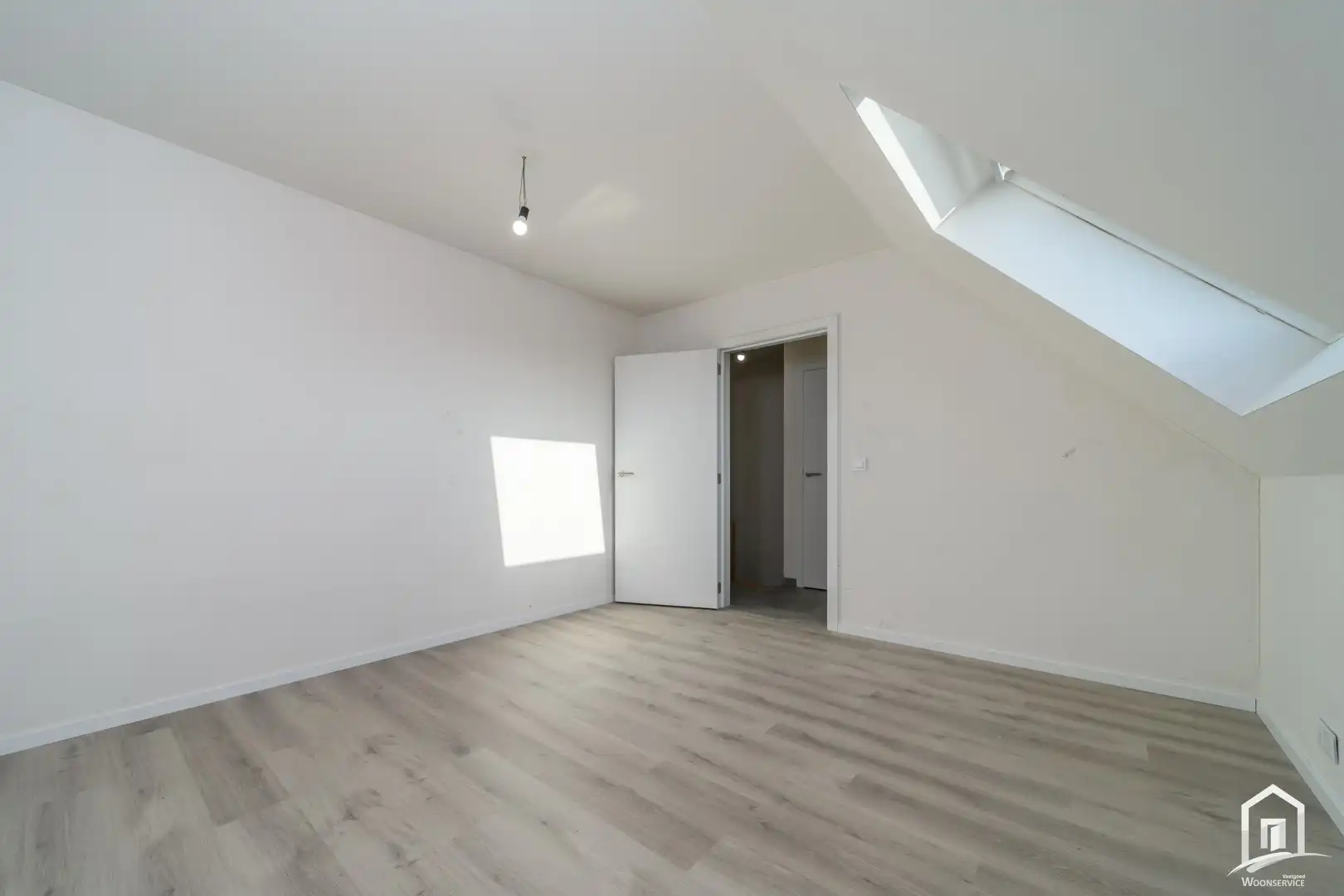 Uiterst ruim en lichtrijk duplex-appartement te Aalst foto 19