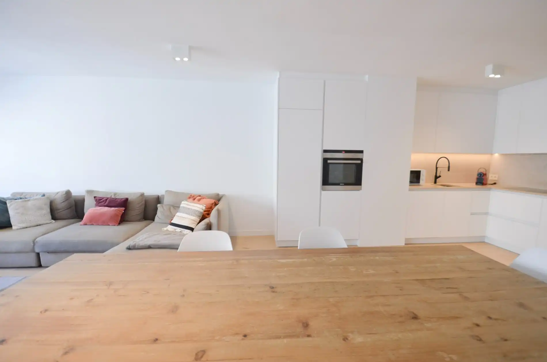 Volledig gerenoveerd, lichtrijk appartement op wandelafstand van zee en het commercieel centrum. foto 4