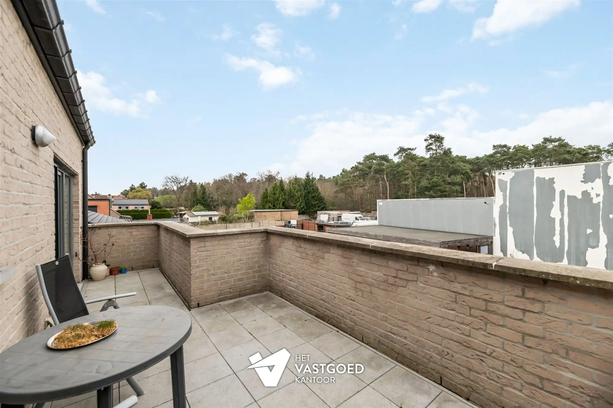 ZEER RUIM DUPLEX APPARTEMENT (149M²) MET 3 SLAAPKAMERS, TERRAS EN 2 AUTOSTAANPLAATSEN TE HAM foto 16