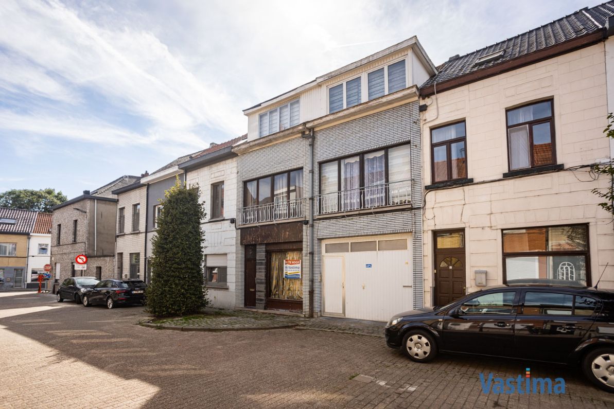 Twee aanpalende woningen met loods nabij centrum Aalst – ideaal voor wonen, werken of project foto 2