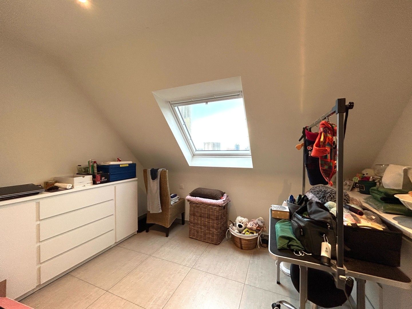 Instapklaar twee-slaapkamerappartement met zicht op stadspark te centrum Roeselare! foto 14