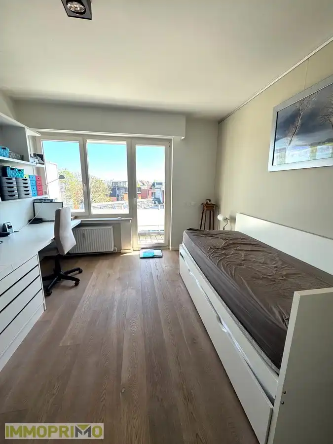 Zeer ruim en lichtrijk appartement te huur foto 19