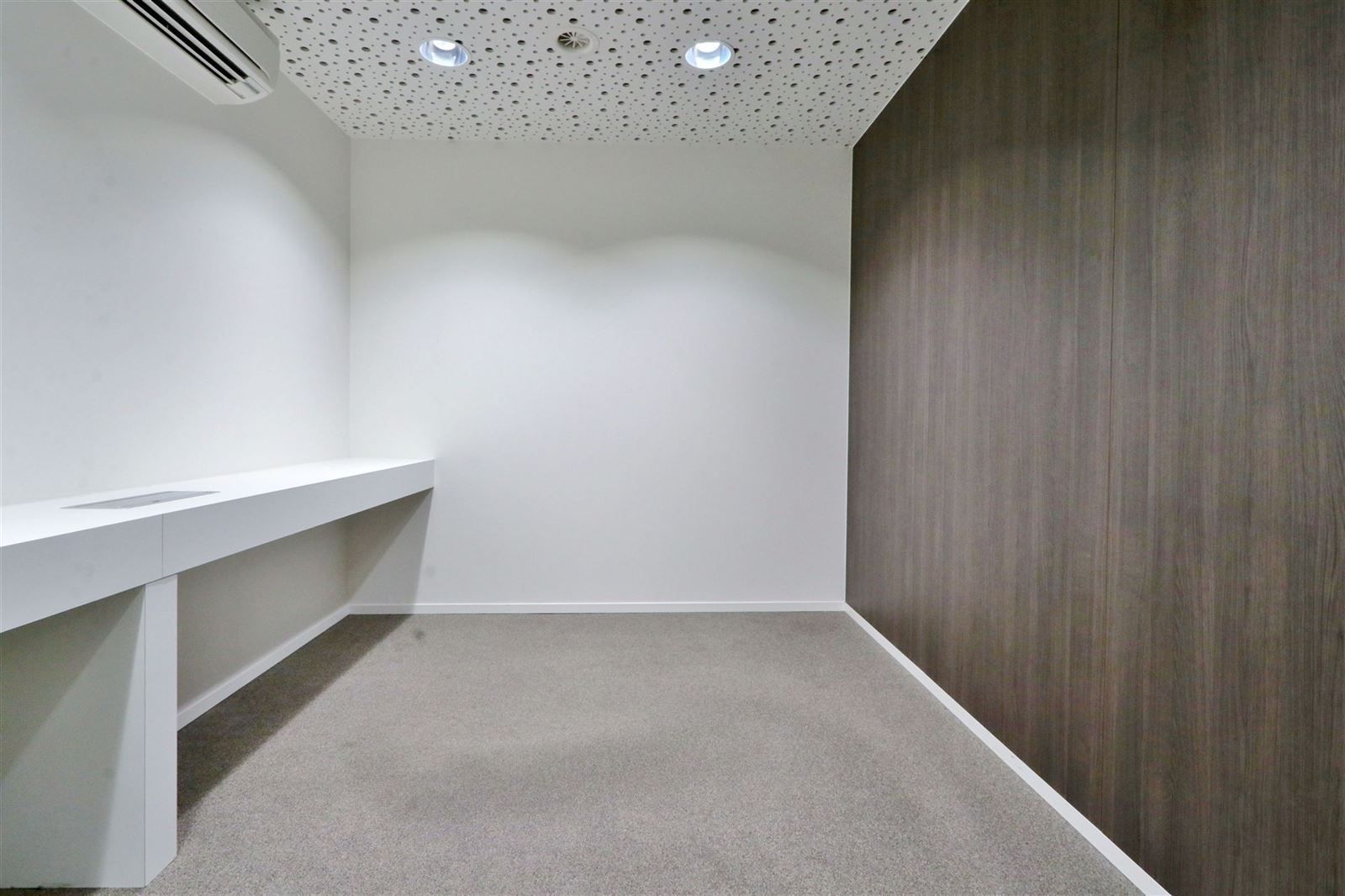 Handelsgelijkvloers te centrum Dworp foto 5
