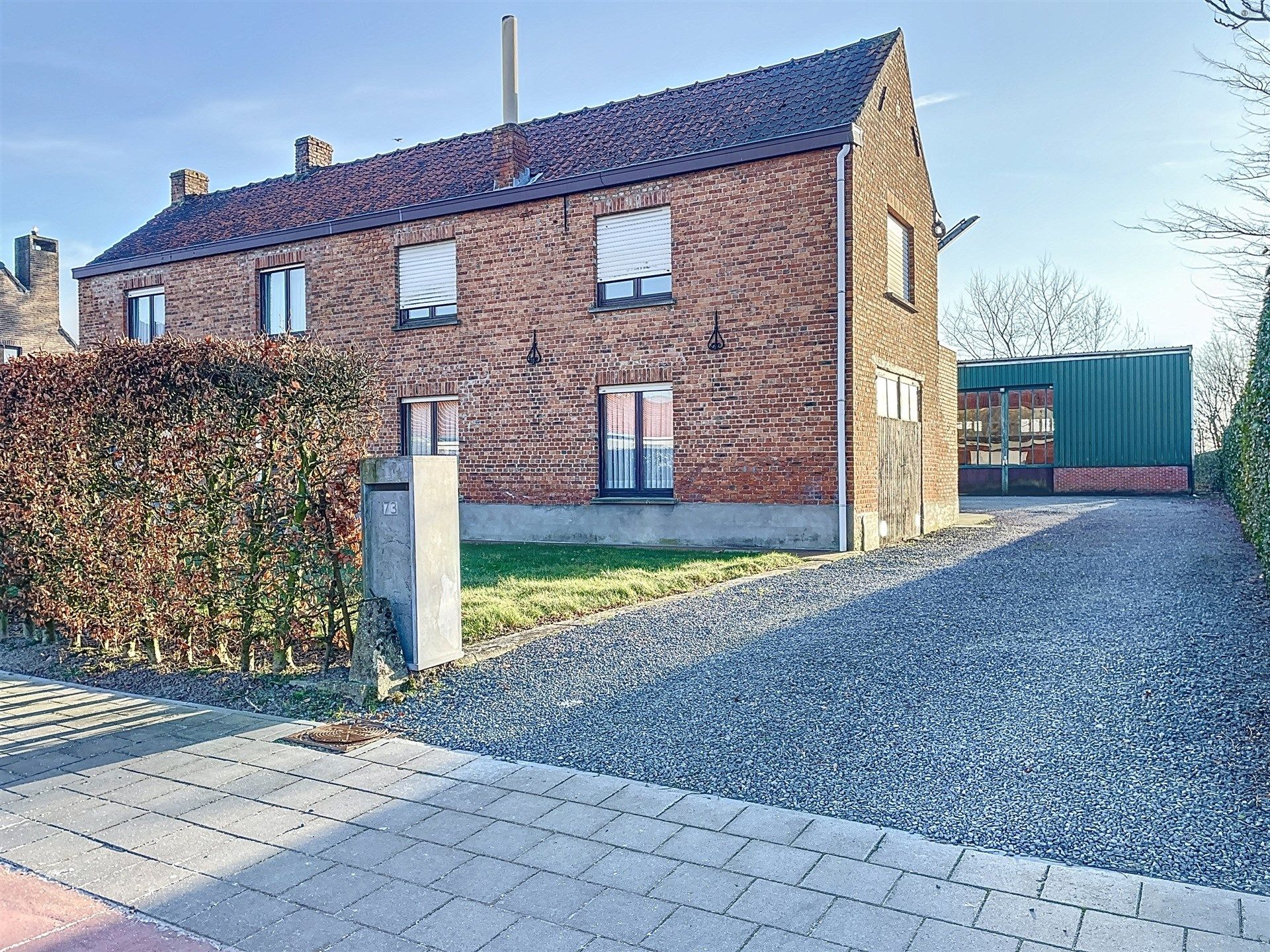 Woning met hoge loods van 212m² op perceel van 2.188m² met weids zicht op velden. foto 1