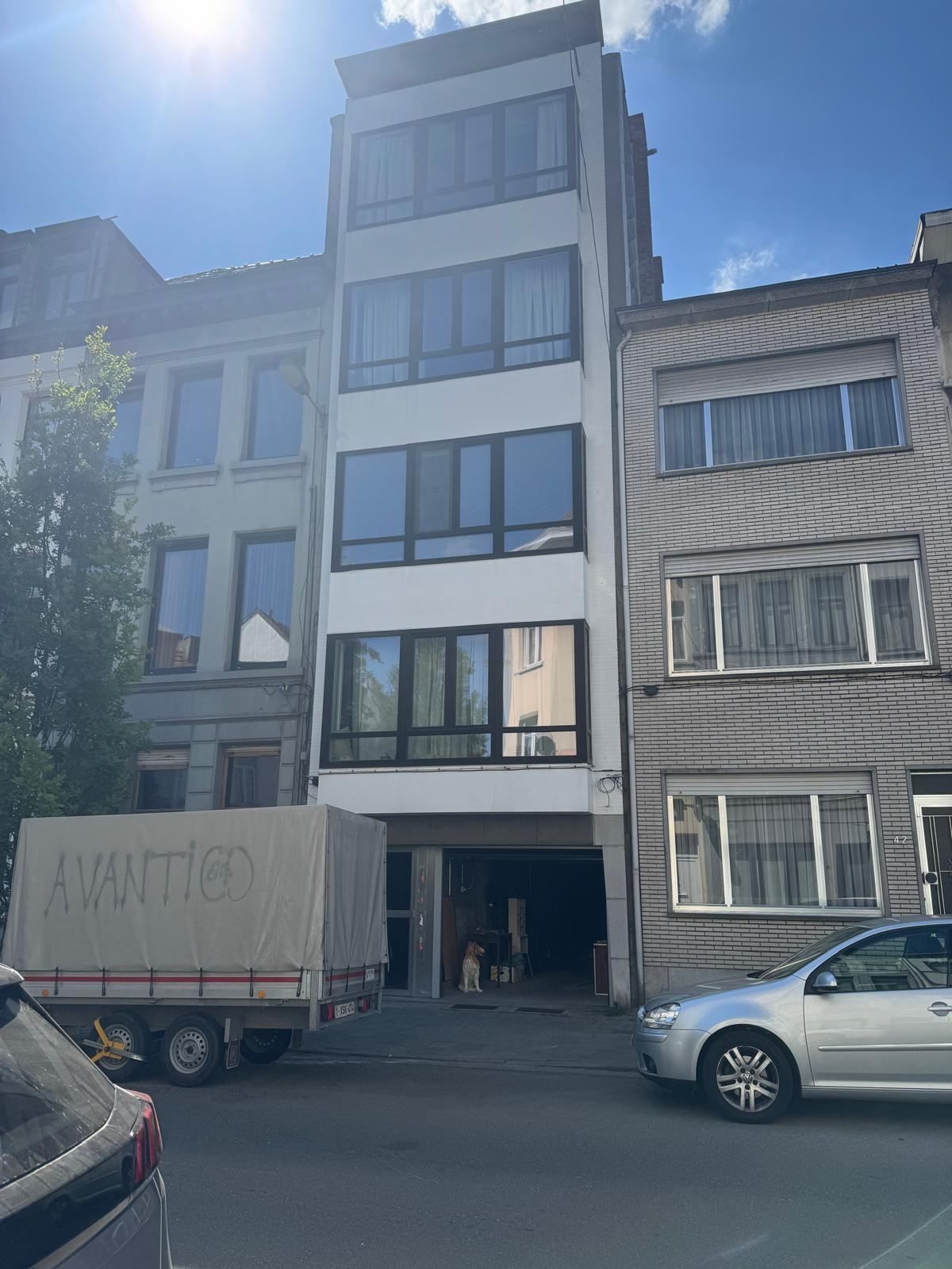 Zeer ruime garage +/ 85m² foto 2