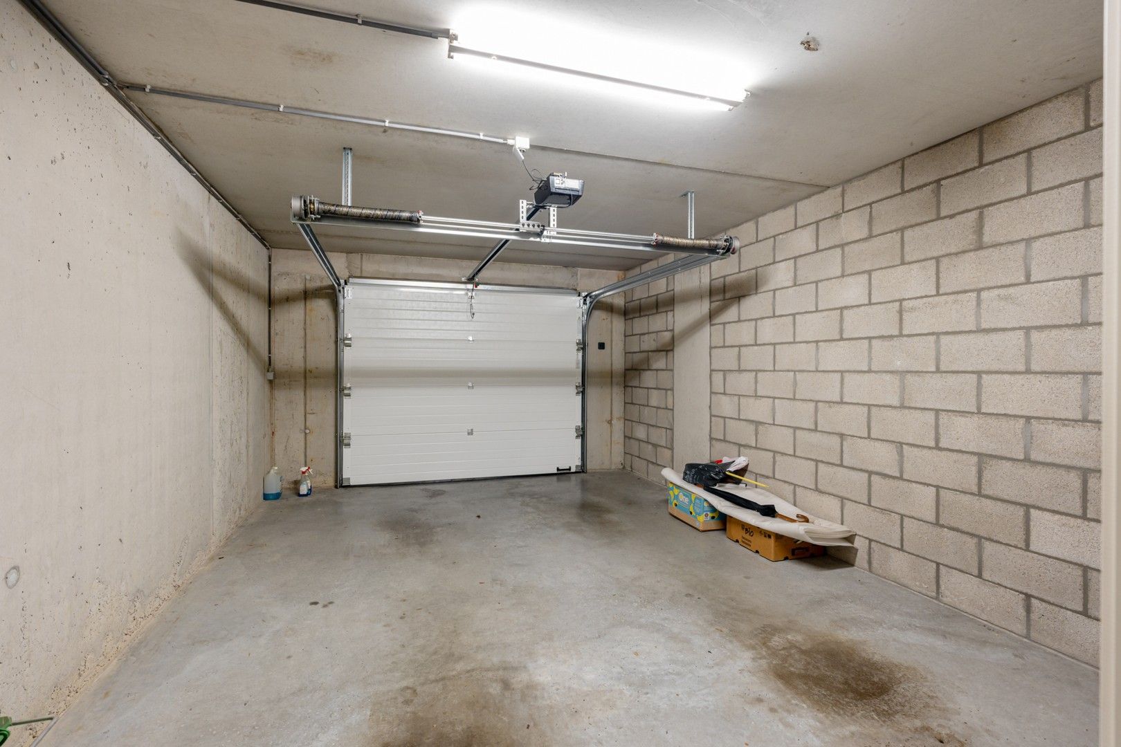 Modern appartement met ruim terras, groen uitzicht en garage. foto 18