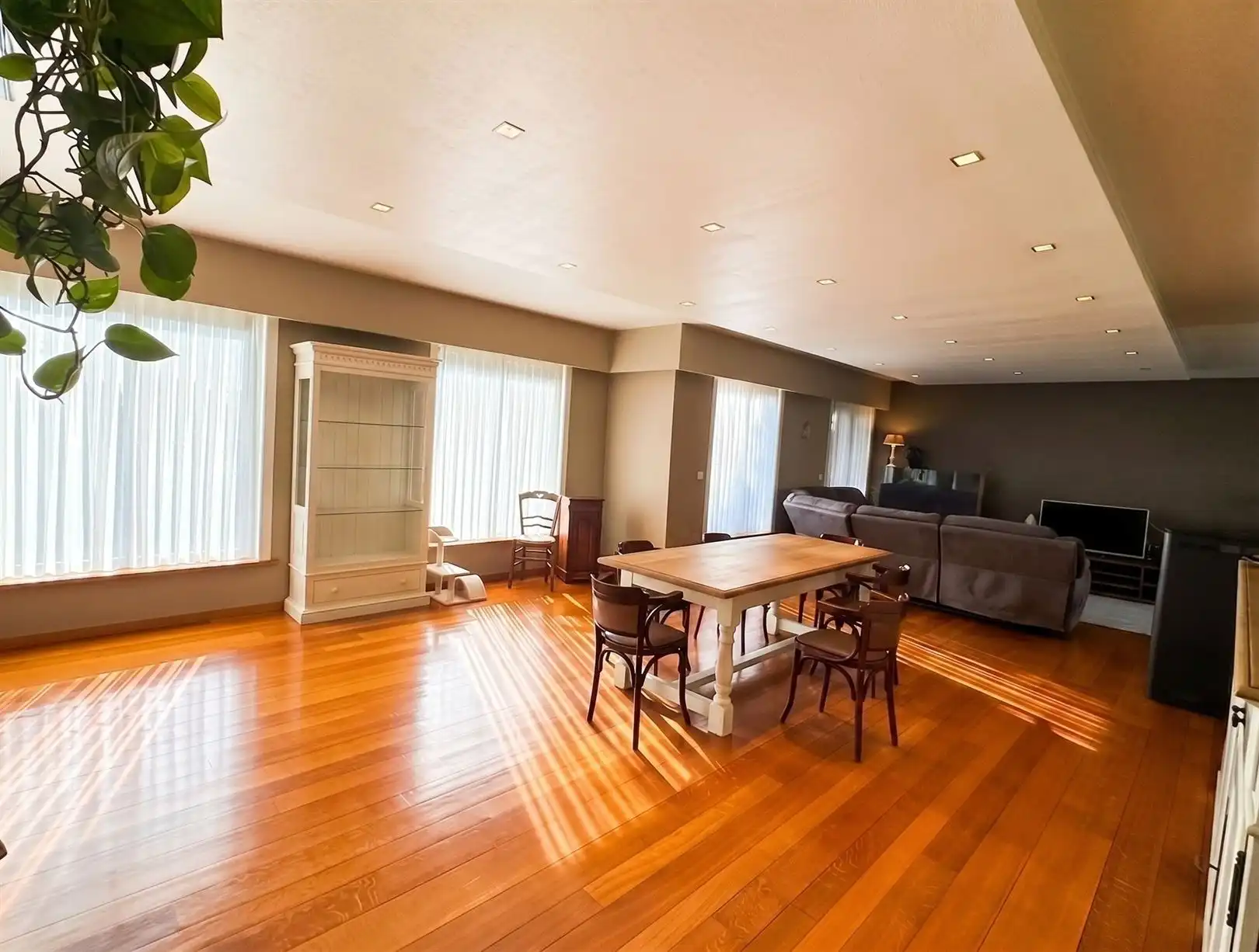 Woning met kantoren en magazijn van 1500m² foto 9