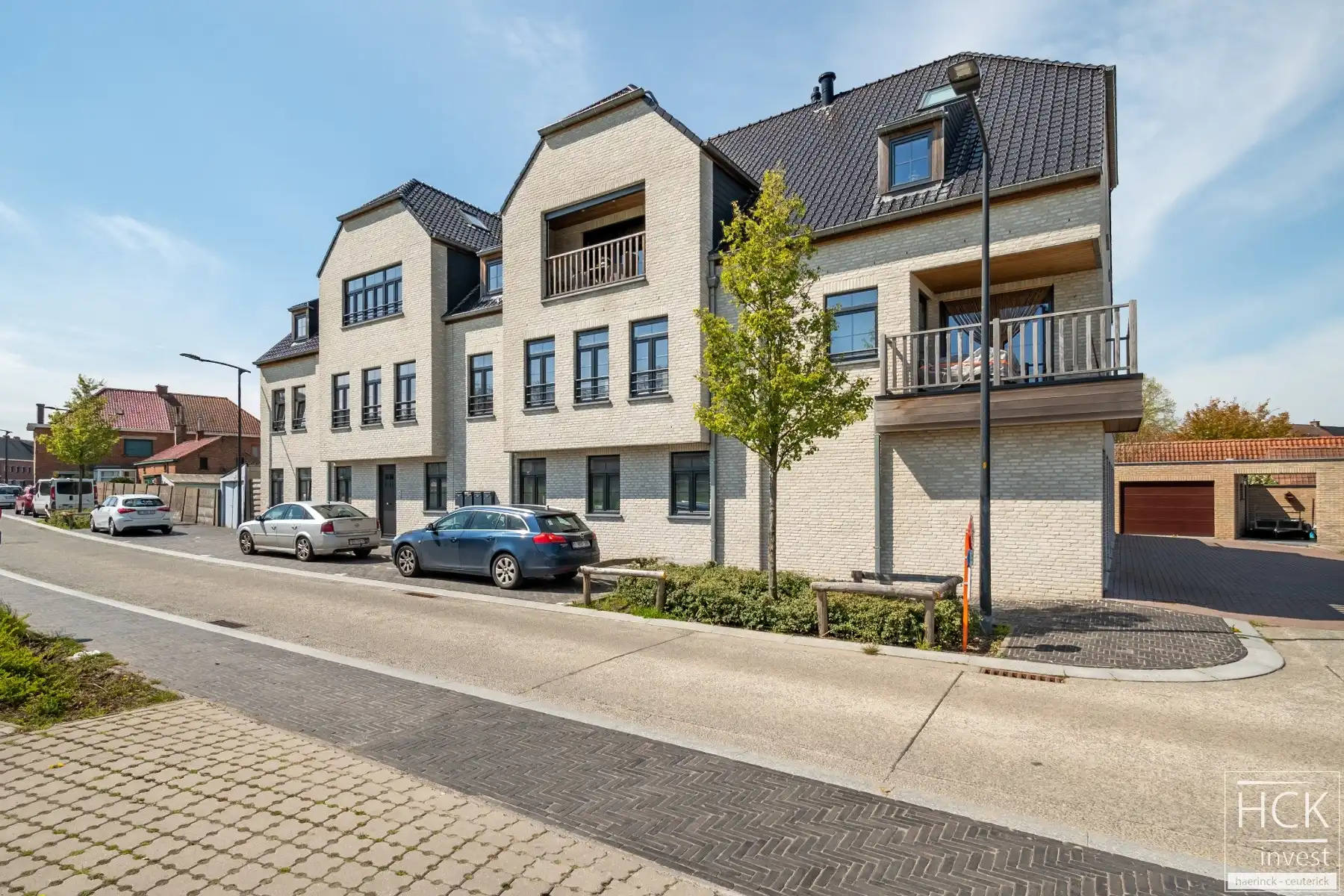 KRUISHOUTEM – Energiezuinig gelijkvloers appartement met 2 SLPK én garage foto 2