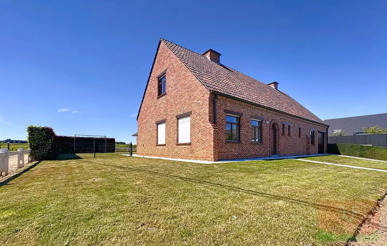 Vrijstaande eengezinswoning met 4 slaapkamers en 2 badkamers foto 2