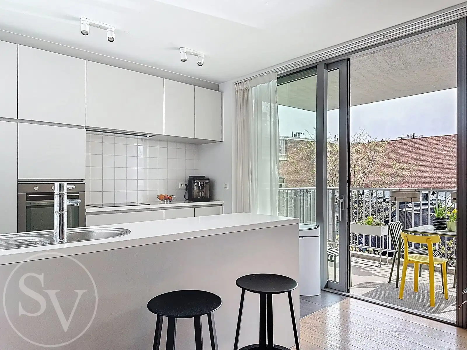 Appartement op TOP locatie, 2 slpk, terras en parking. foto 4