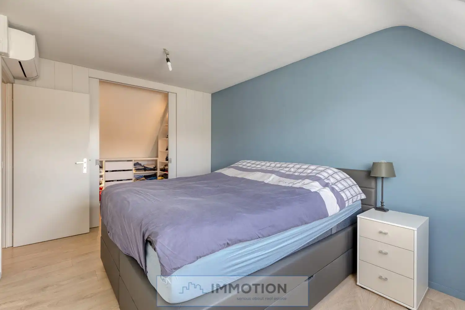 Halfopen gezinswoning met 3 slaapkamers, tuinkamer en poolhouse - Kijkdag met biedmoment op 27/06 foto 13