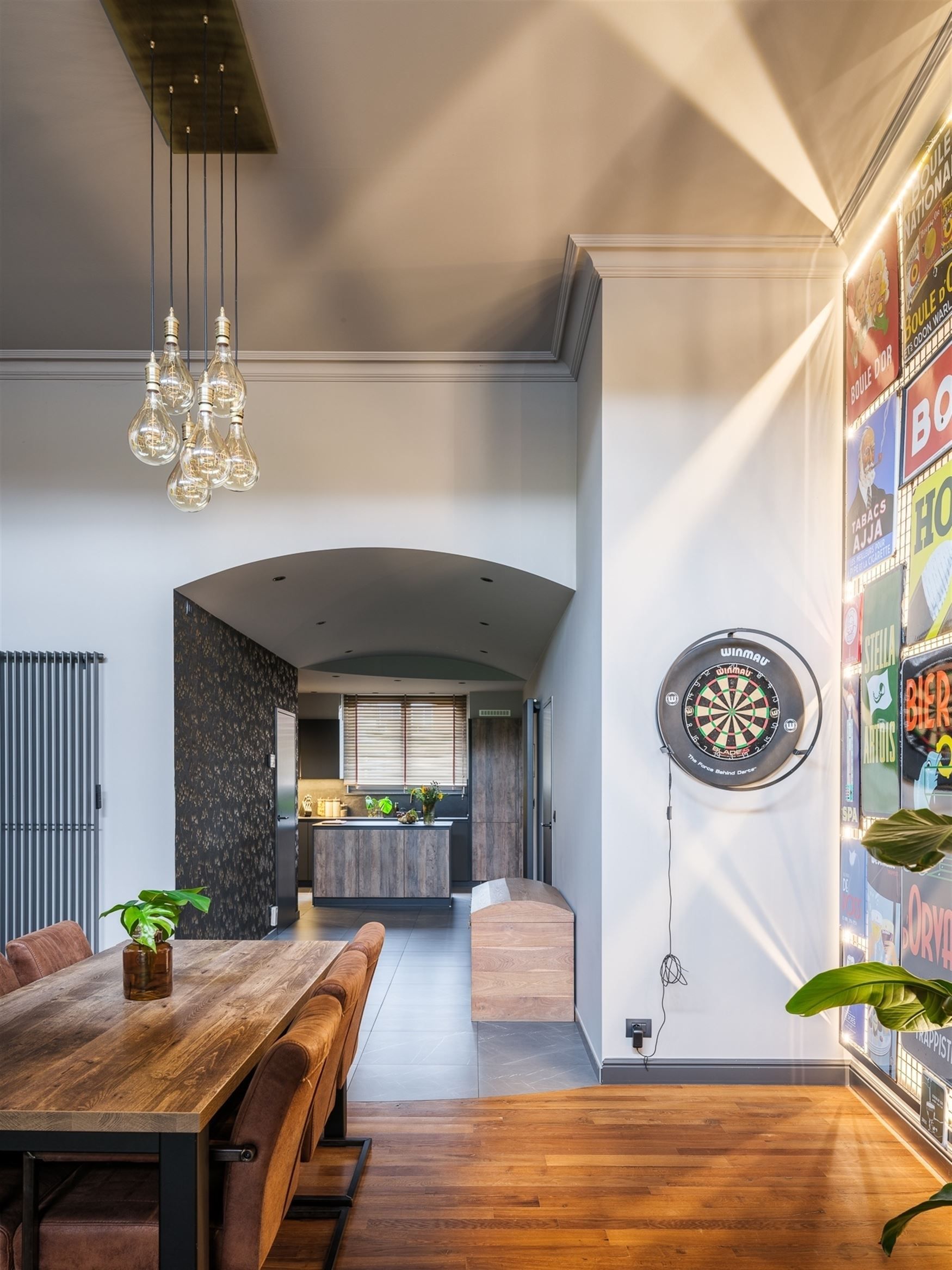 Loftgevoel achter een klassieke gevel; woning met verrassend interieur in centrum Zelzate. foto 5