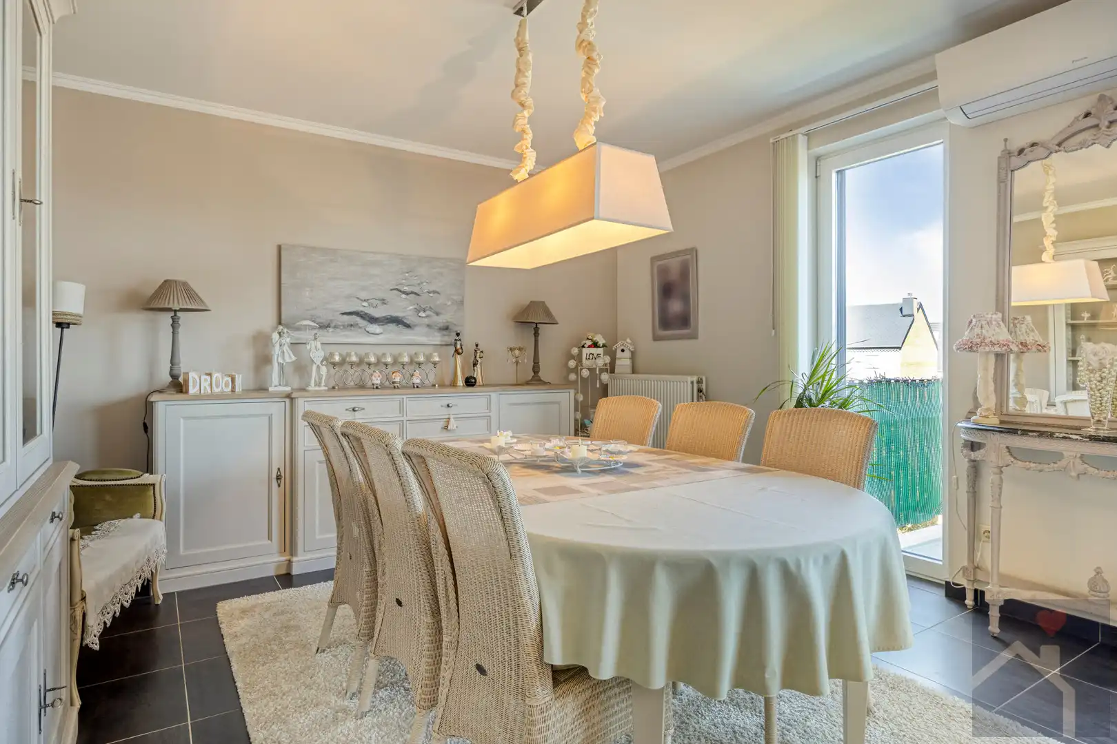 Instapklaar 2-slaapkamerappartement met terras, parking & berging in centrum Overpelt foto 9
