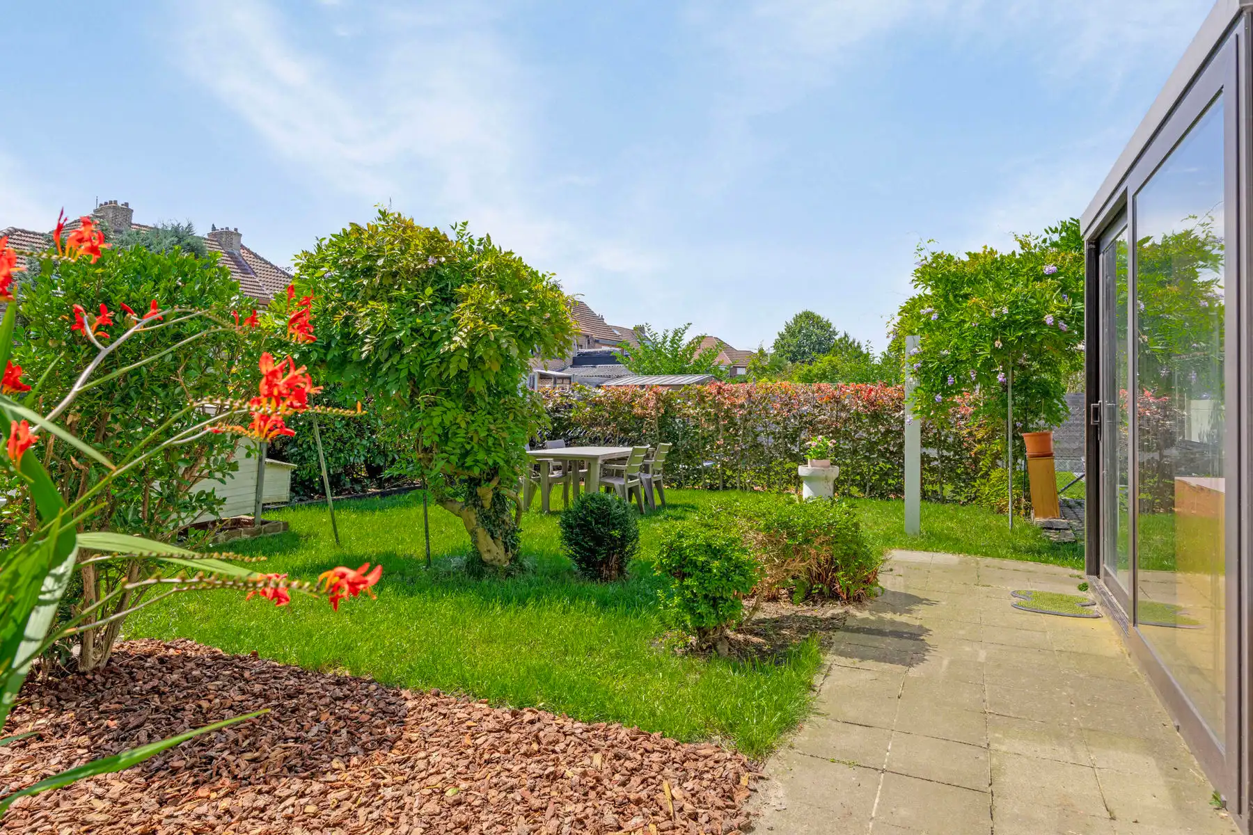 Halfopen woning met tuin & parking in Halle | EPC D foto 2