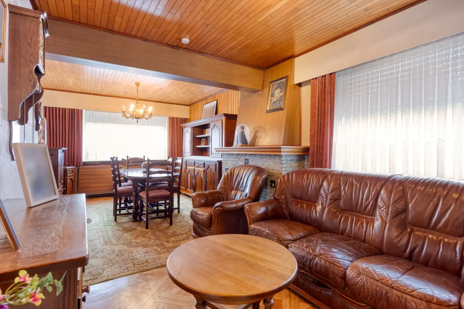 Rustig gelegen te renoveren woning op een mooi perceel van 13 are. foto 3