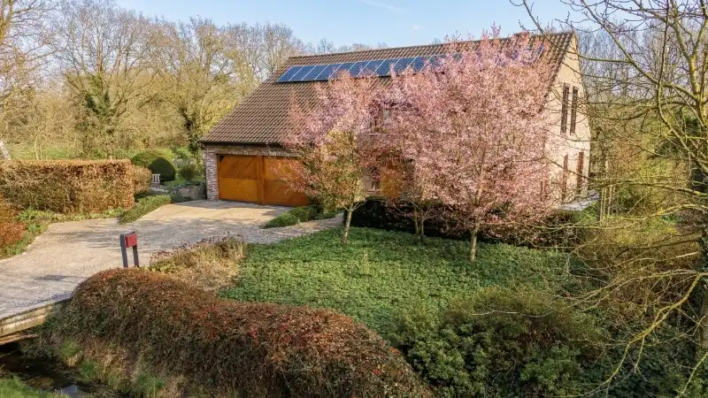 Ruime villa van 302m² op 36 are met zwembad en volledige onderkeldering foto 34