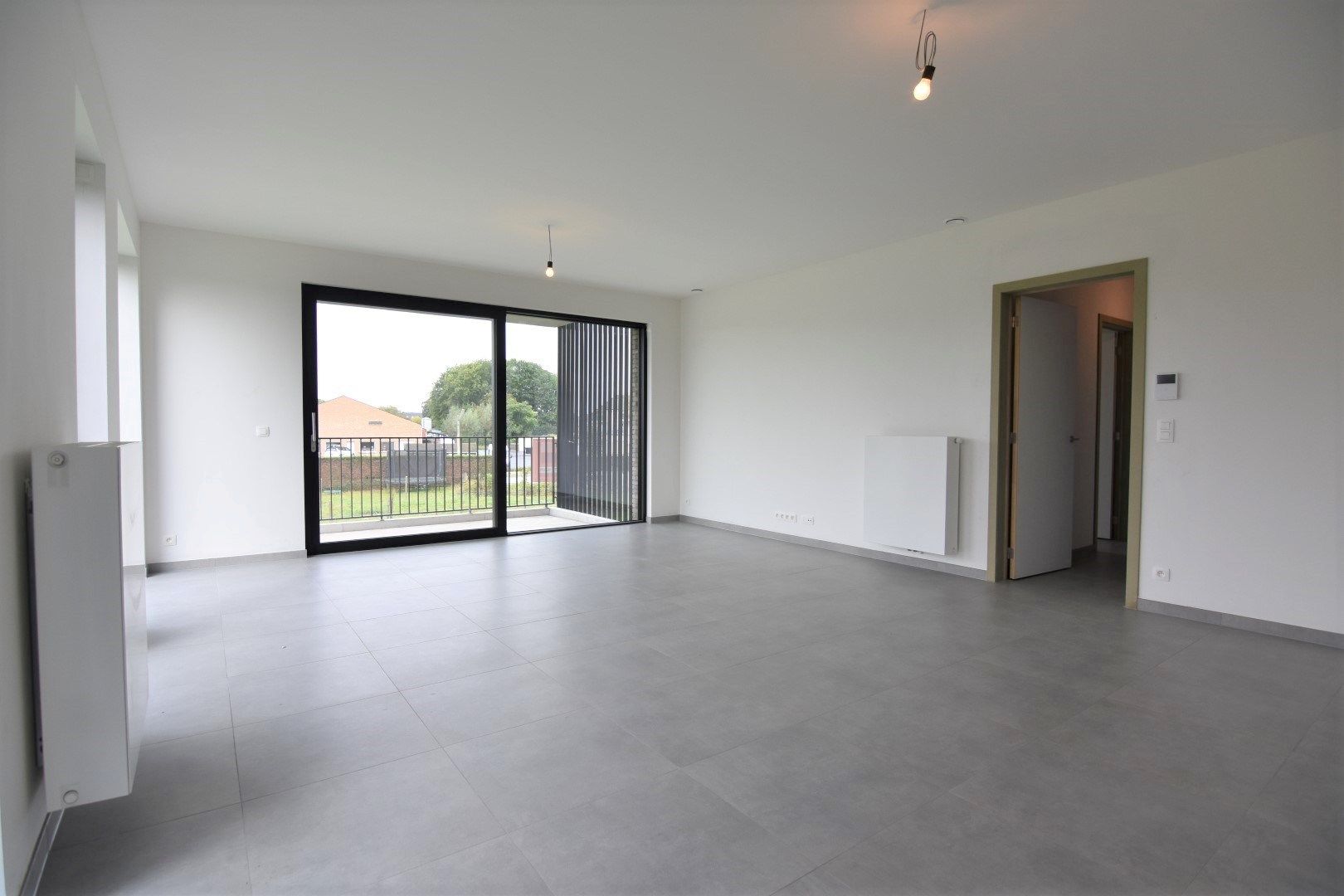 Lichtrijk 2-slpk appartement met ruim terras foto 10