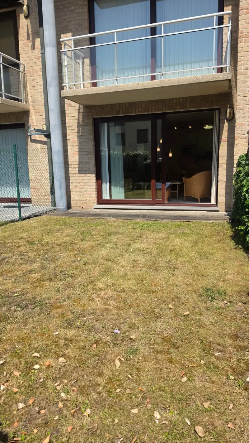 Instapklaar appartement met 2 slaapkamers en twee privé tuintjes: altijd zon en altijd een schaduwplekje! foto 10