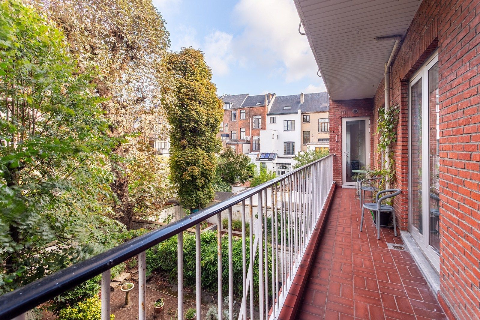 Architecturale parel met een zee van ruimte foto 26