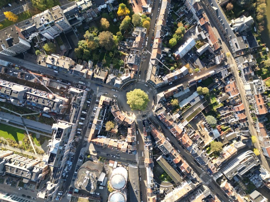 Unieke opportuniteit - Bijzonder dakappartement met 2 slaapkamers en uitzonderlijke terrassen (totaal +- 100m2) met weidse zichten, ideaal gelegen tussen het stadscentrum en het Citadelpark. foto 25