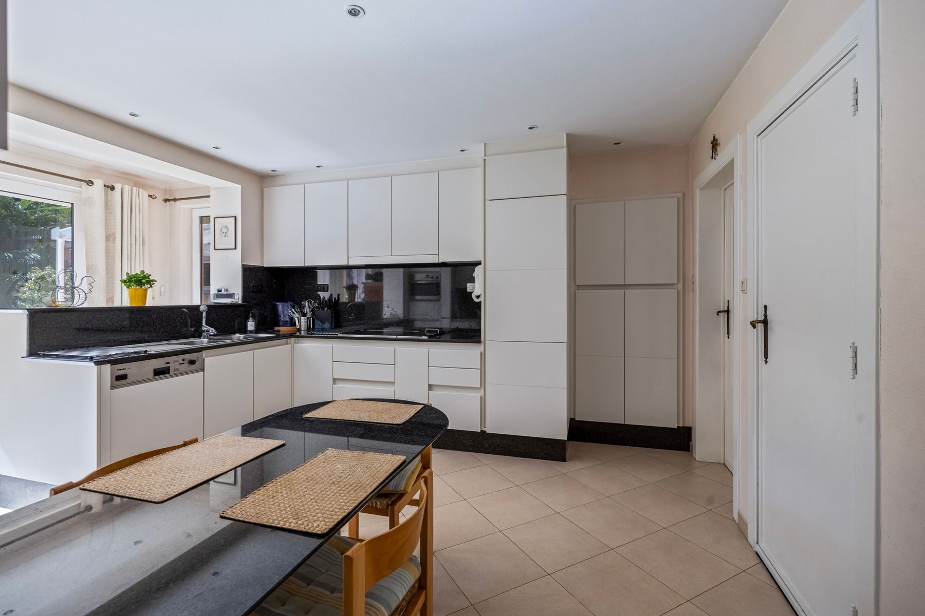 Karakterwoning met veel potentieel foto 8