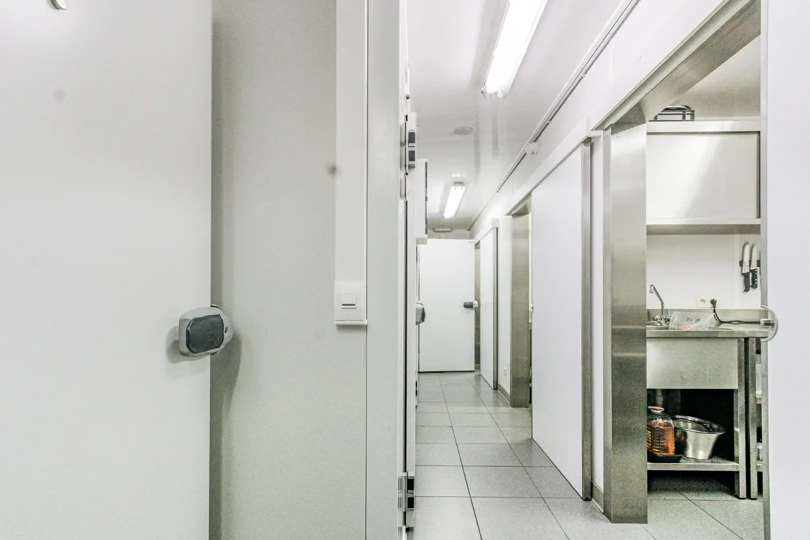 Volledig uitgeruste slagerij te koop S Dupuisstraat 14 Knokke foto 23