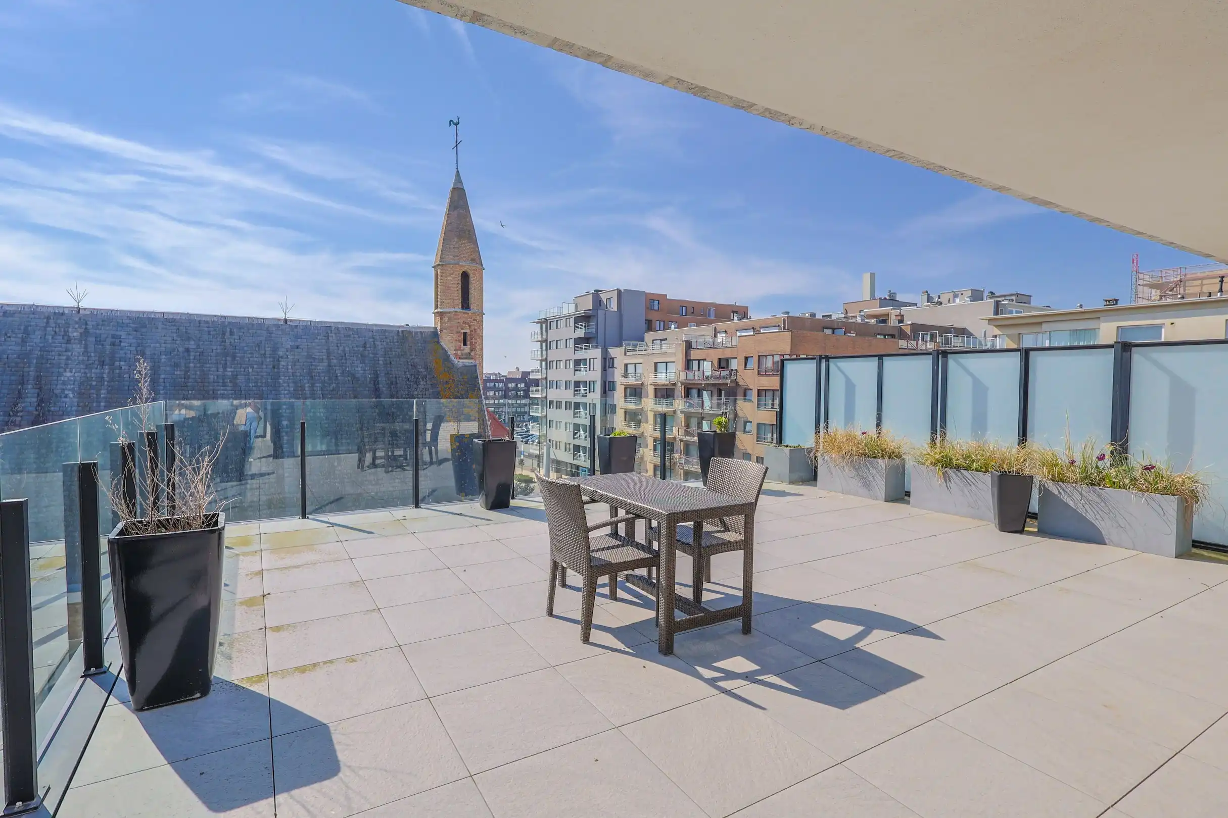 Verhuurde assistentiewoning met uitzonderlijk ruim zonneterras van 64,5m² in Oostduinkerke! foto {{pictureIndex}}