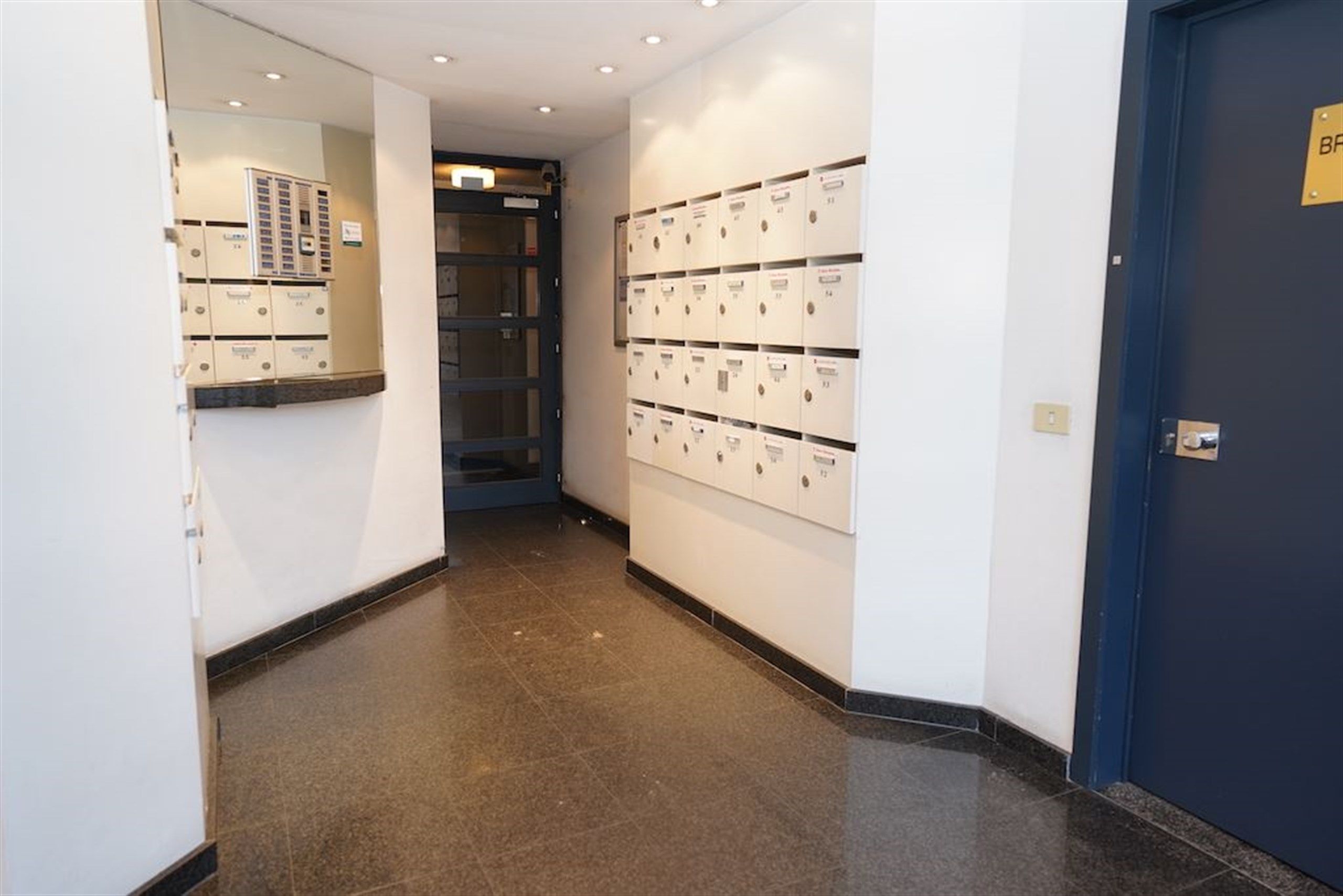 Zalig wonen onder de zon: dakappartement met autostaanplaats foto 12