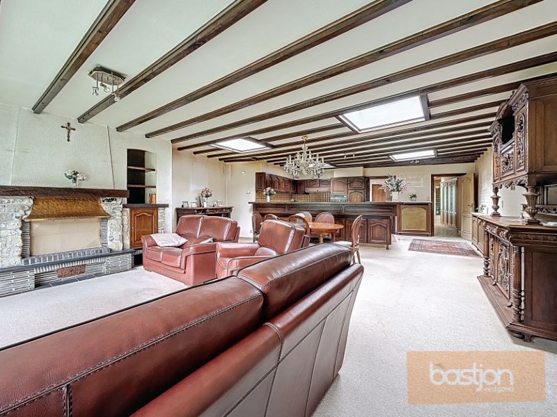 Te renoveren woning met tal van mogelijkheden in hartje Marke foto 7