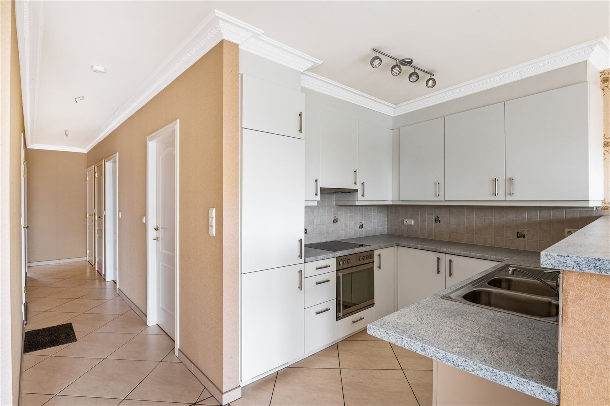 Recent, perfect instapklaar appartement te Putte foto 4