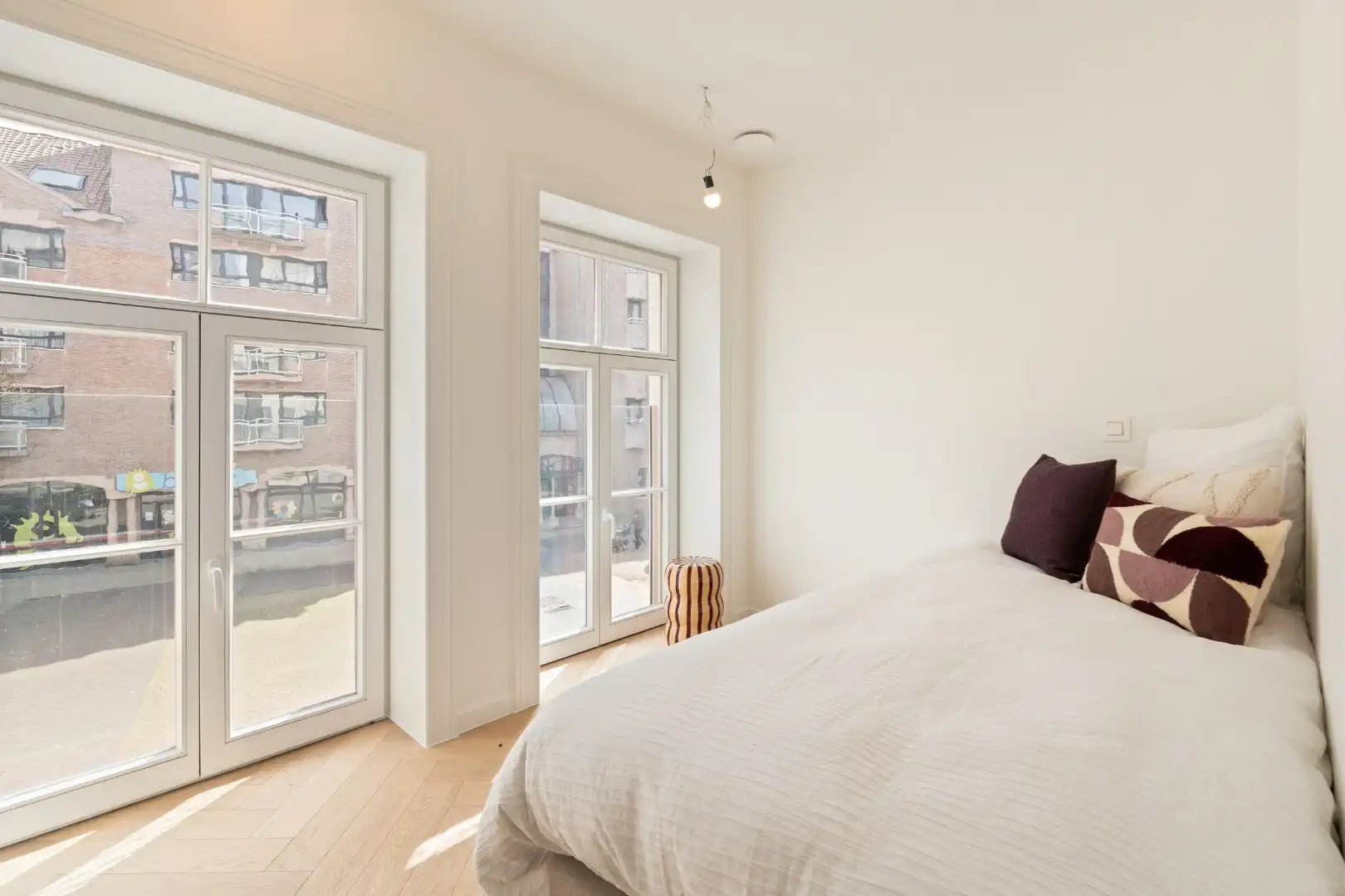 Appartement te koop in Oostende – hoge plafonds en karaktervolle architectuur nabij Achturenplein foto 11
