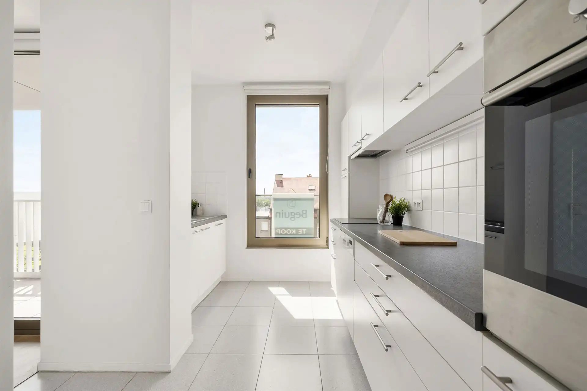 TOPGELEGEN APPARTEMENT met 2 slaapkamers en leuk ZONNETERRAS foto 12