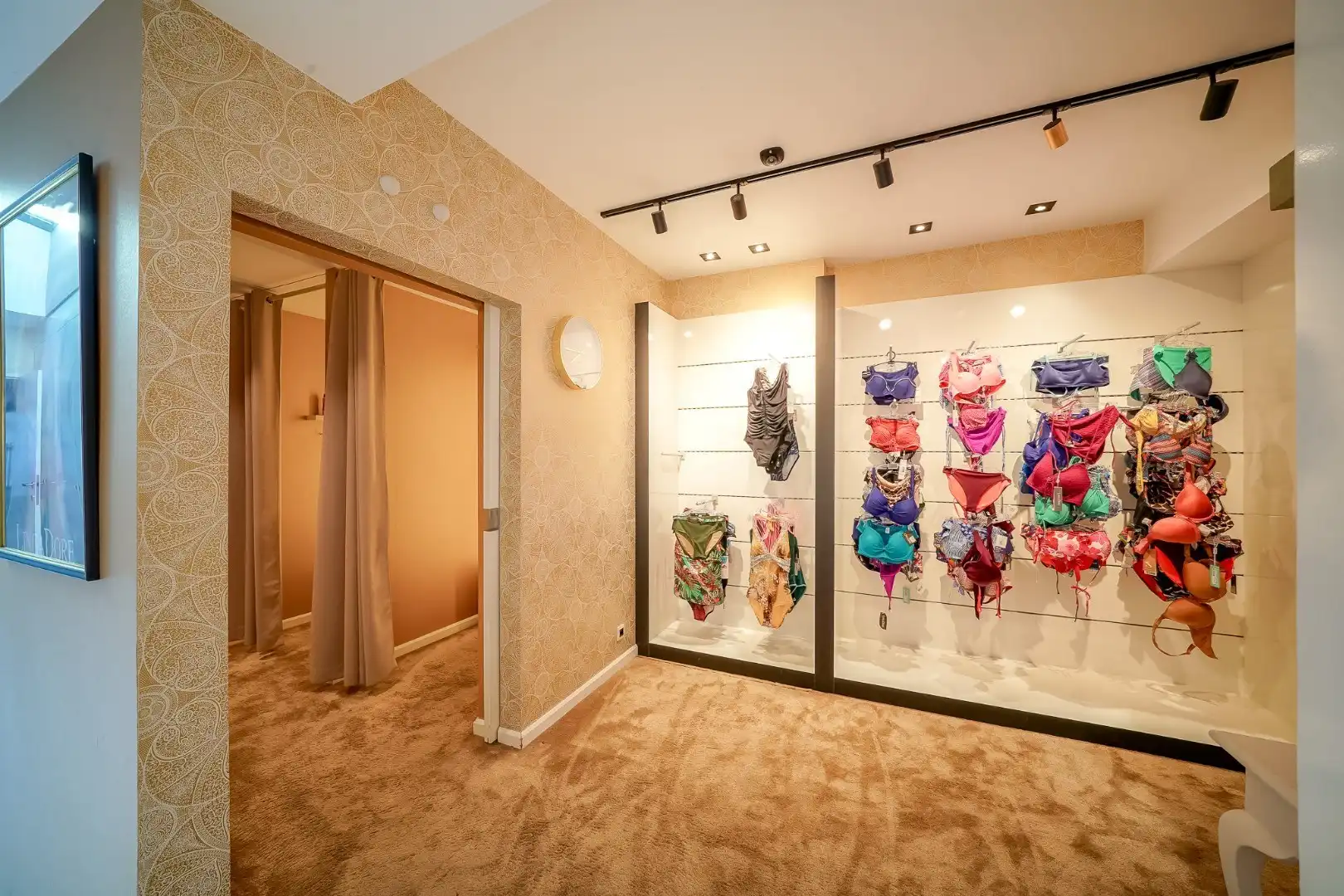 Ruime eengezinswoning in centrum Oudenburg met handelsruimte op gelijkvloers. foto 6