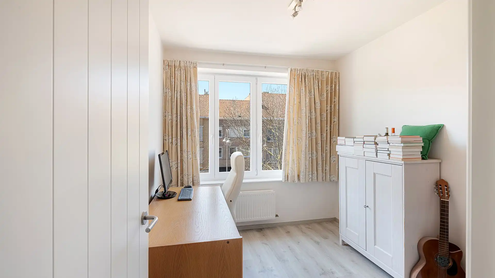 Ruime, stevige gezinswoning met 5 kamers en garage foto 17