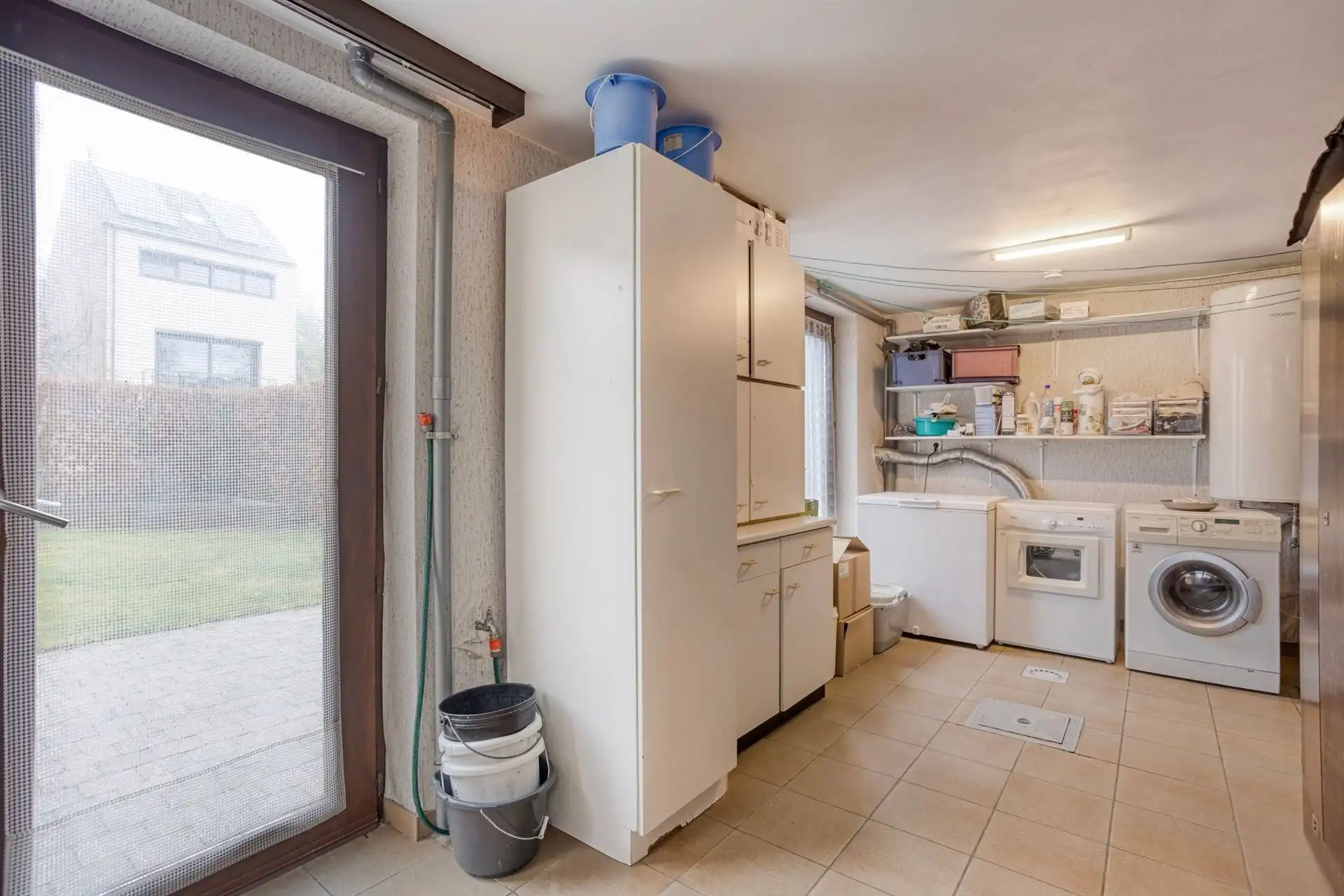 Gezinswoning gelegen in rustige wijk foto 8