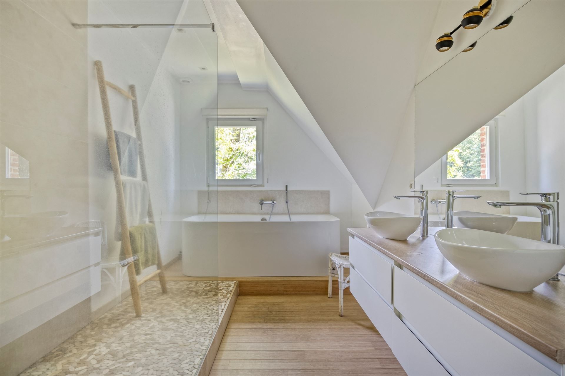Prachtig en volledig gerenoveerde villa op unieke locatie  foto 26