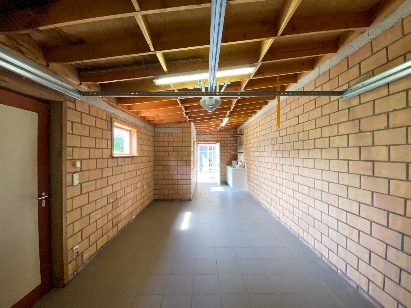 Charmante woning met 4 slaapkamers, tuin en ruime garage. foto 23