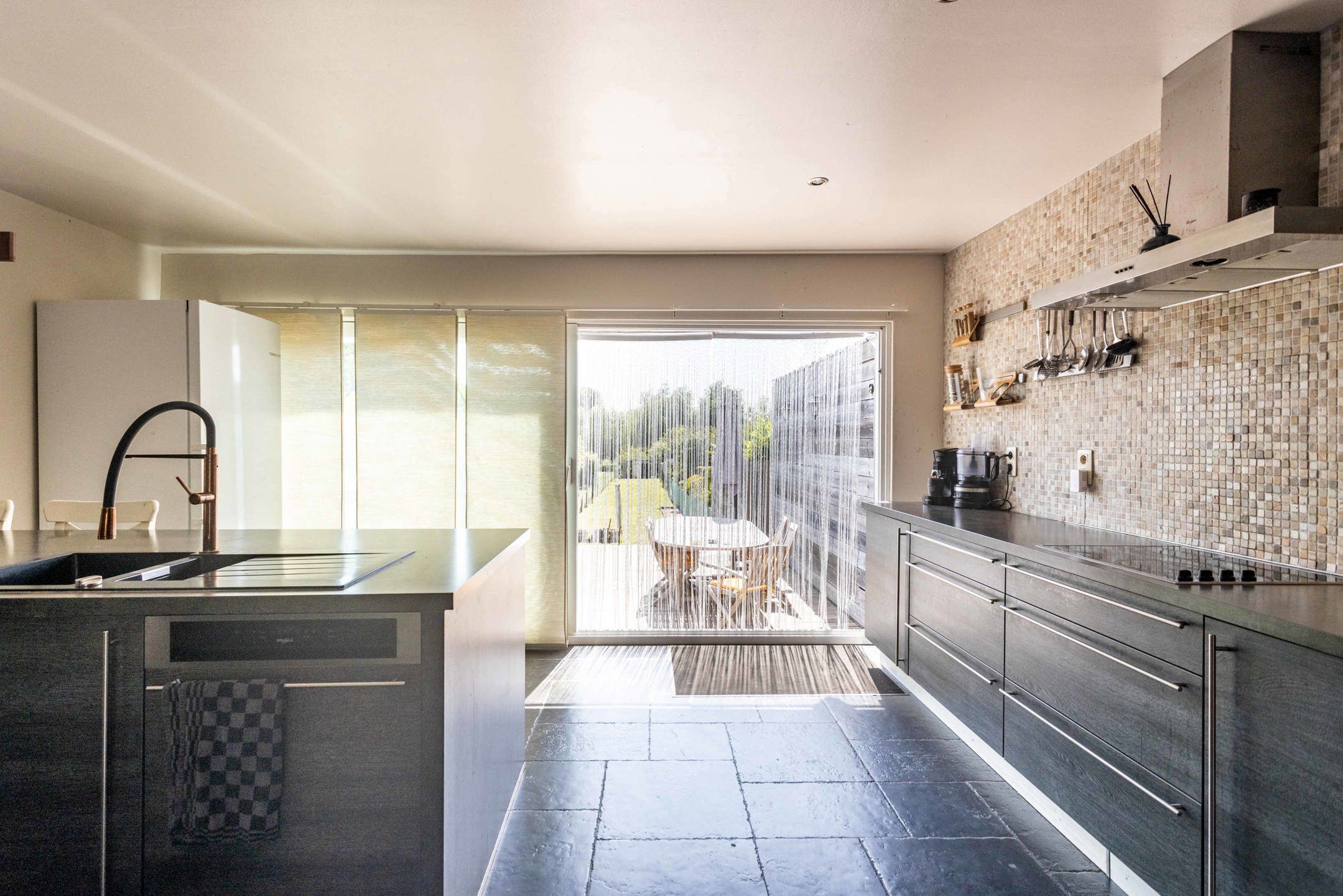Instapklare & ruime woning op een toffe locatie foto 12