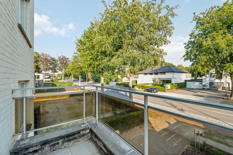 Instapklare bel-etagewoning met garage, tuin en veel potentieel foto 16