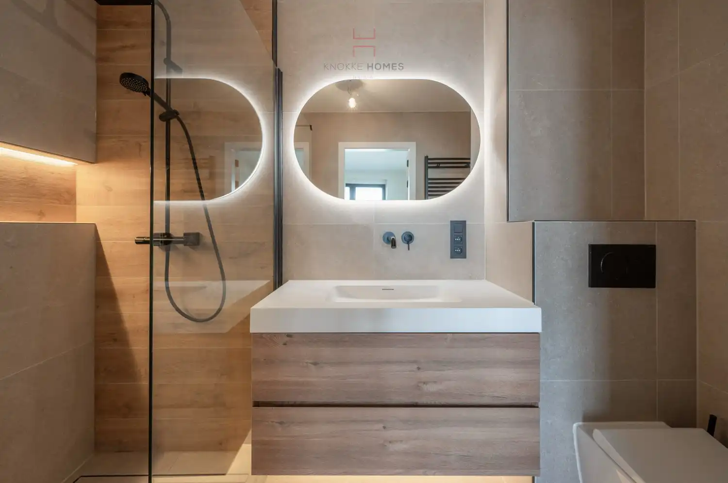 Gerenoveerd 3-kamerappartement met Zuidgericht terras vlakbij het Albertstrand foto 14