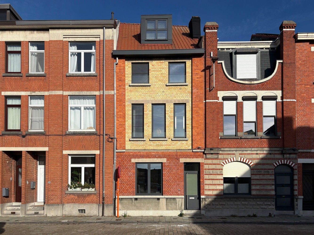 Gerenoveerde interbellum burgerwoning met 4 slaapkamers en grote tuin. foto 7