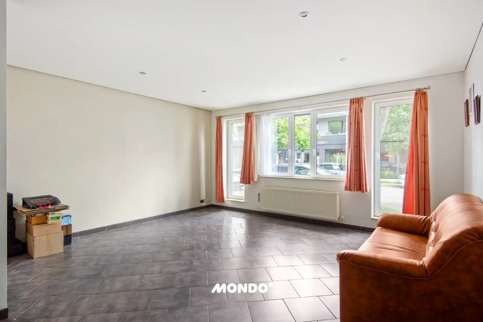 Gelijkvloers appartement met staanplaats en kelderberging! foto 2