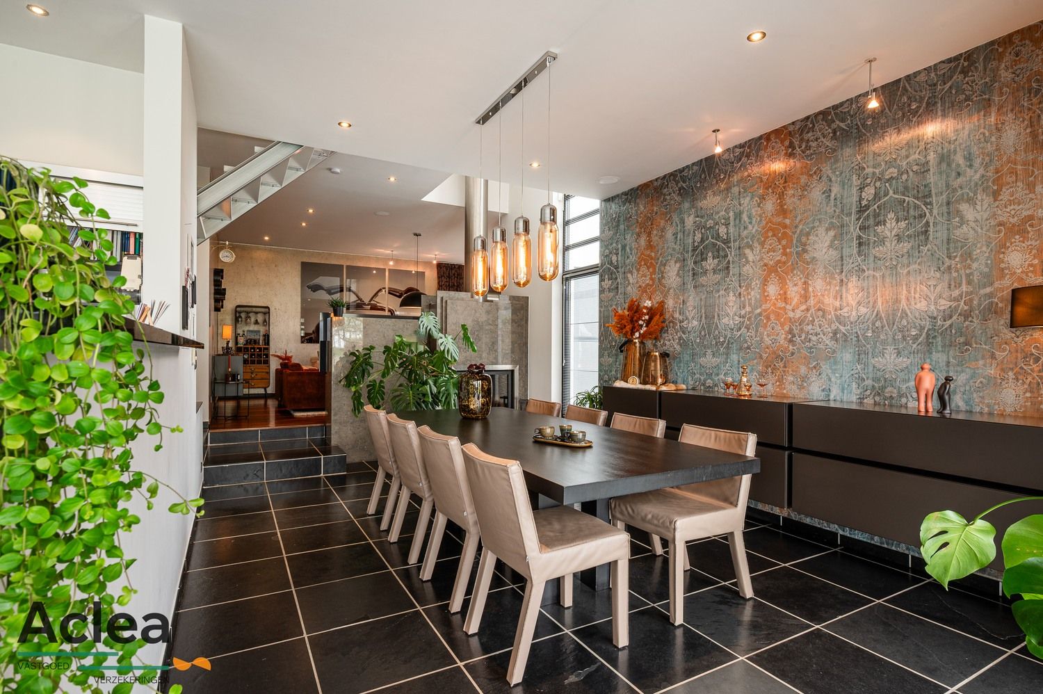 Moderne instapklare villa met zwembad en poolhouse foto 17