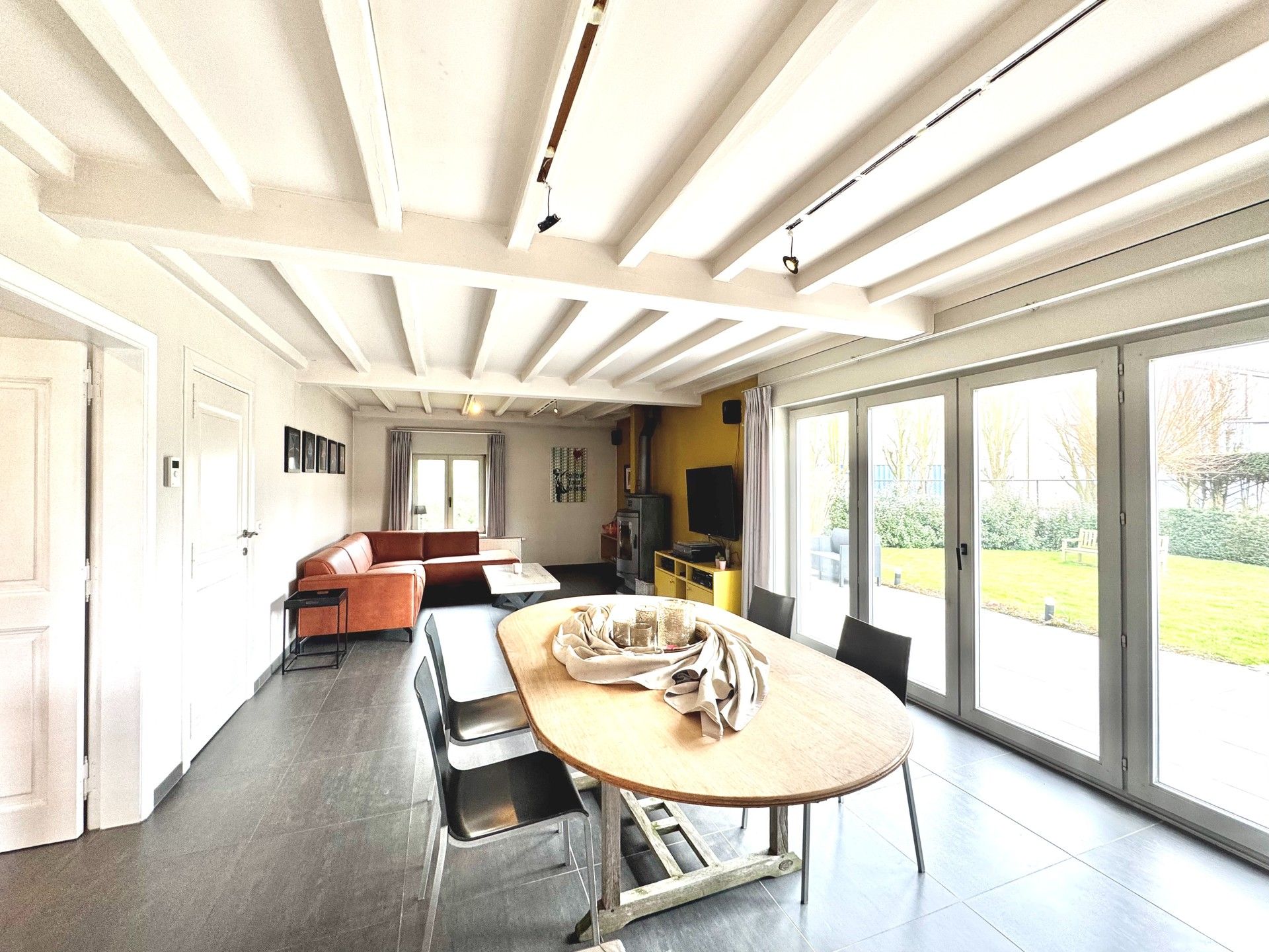 VRIJSTAANDE WONING IN LANDELIJKE STIJL foto 11