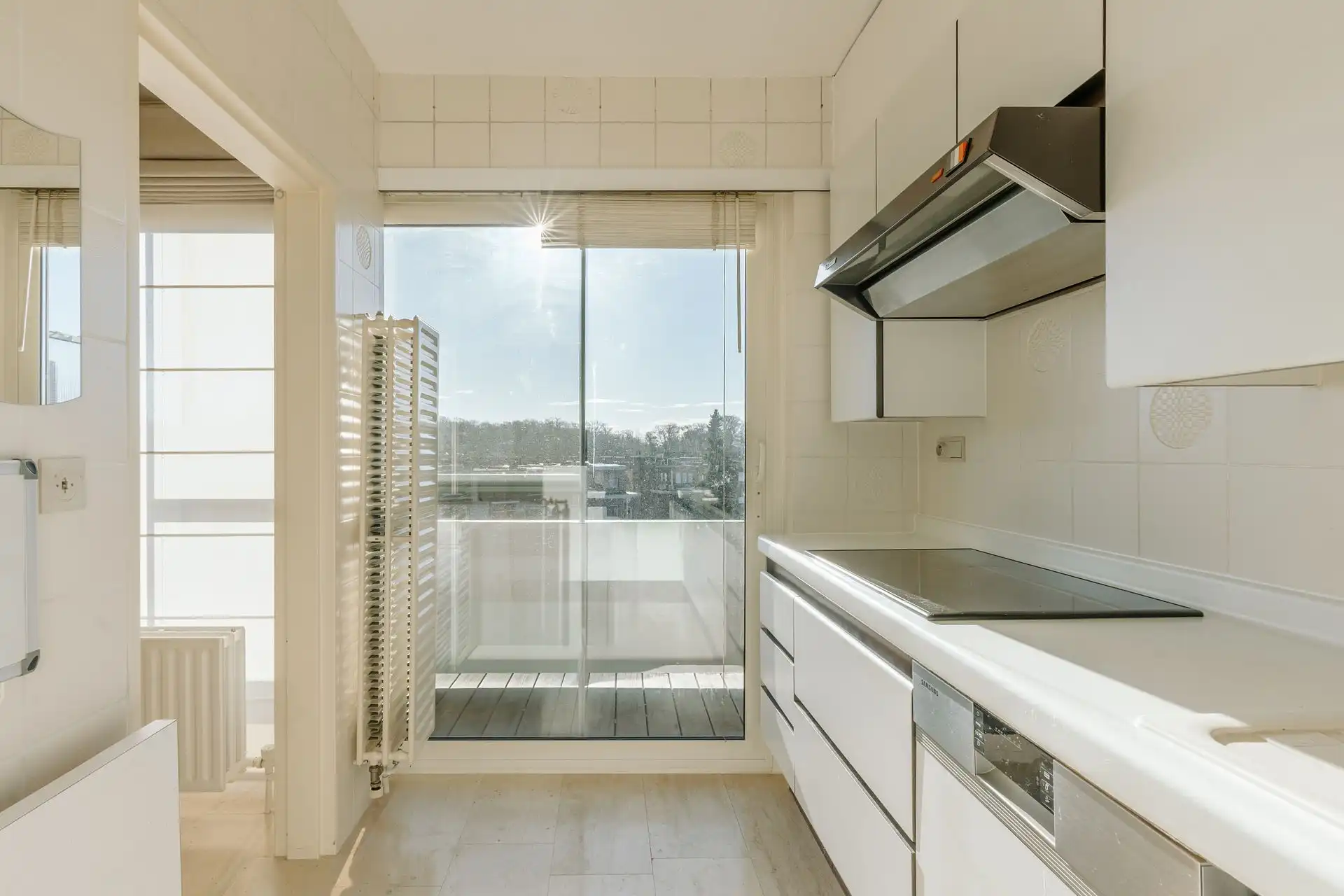 Lichtrijk appartement met drie slaapkamers en terras foto 8