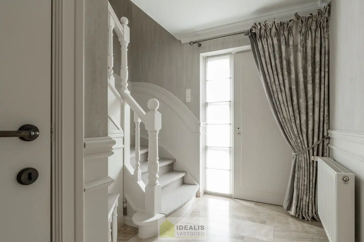 INSTAPKLARE HANDELSRUIMTE VAN MAAR LIEFST +- 410M² MET RIANTE WONING OP SCHITTERENDE COMMERCIËLE ZICHTLOCATIE!! foto 39