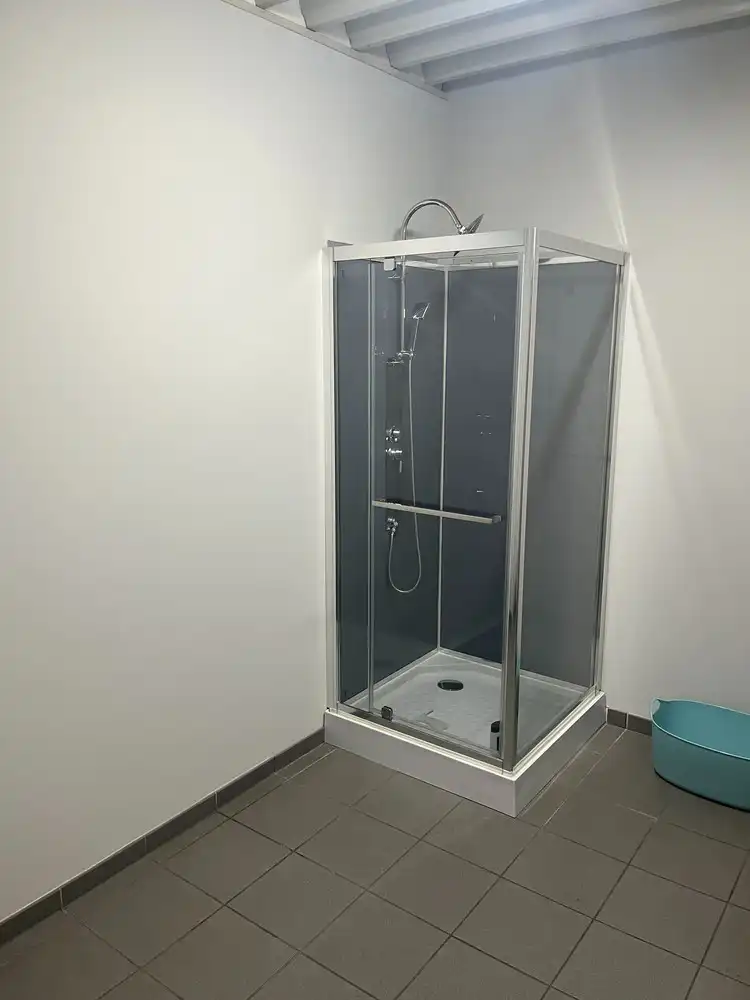 Bedrijfsgebouw met showroom foto 21