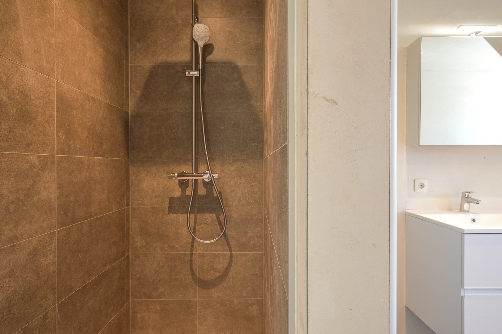 Halfopen nieuwbouwwoning te huur in Roksem.  foto 10