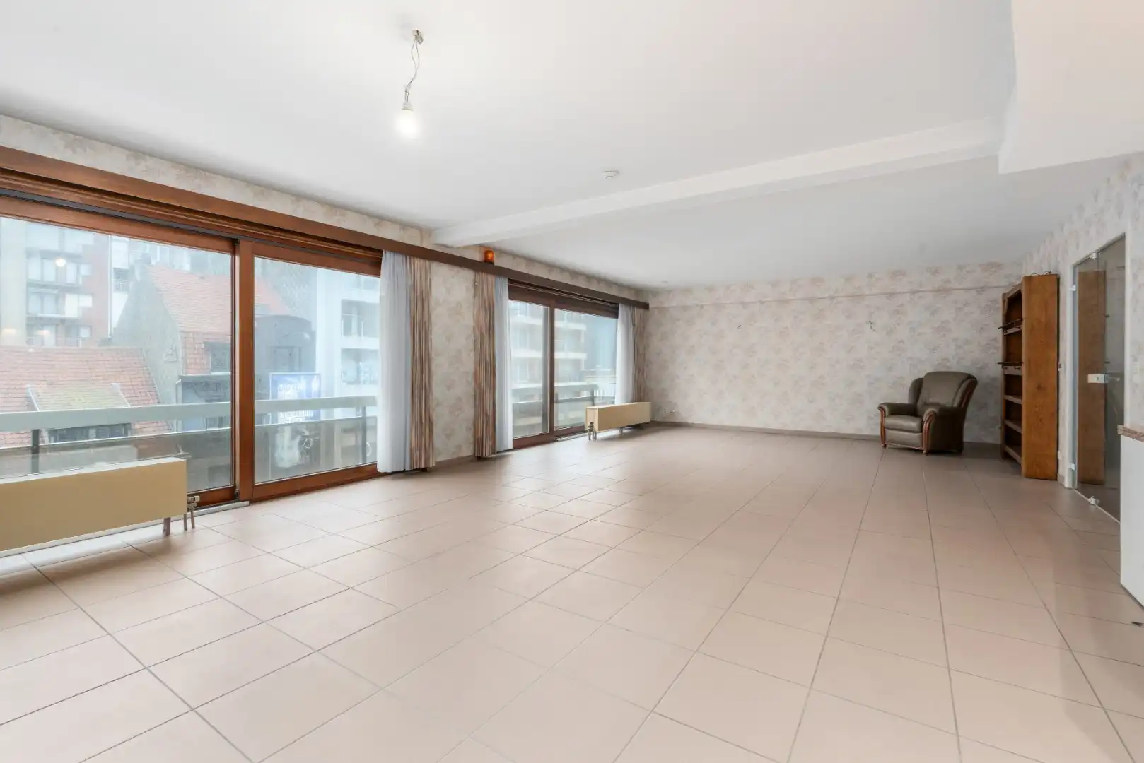 RUIM 3 SLAAPKAMERAPPARTEMENT TE KOOP  IN HET CENTRUM VAN OOSTDUINKERKE BAD foto 2